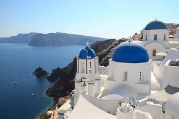 Fototapeta premium Caldera view from Oia, Santorini, from the famous viewpoint with the 3 blue doms