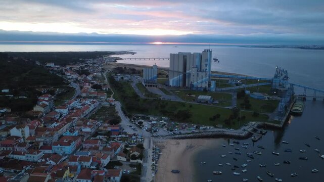 drone vista a&eacute;rea Trafaria Almada, margem sul, rio Tejo