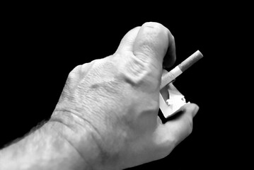 présenter une cigarette