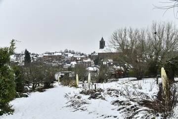 Les toits des maisons sous la neige à Écaussinnes Lalaing (Hainaut )