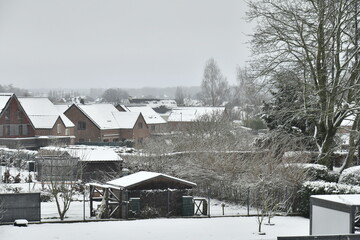 Paysage d'hiver sous un ciel de neige à Écaussinnes-d'Enghien (Hainaut) 
