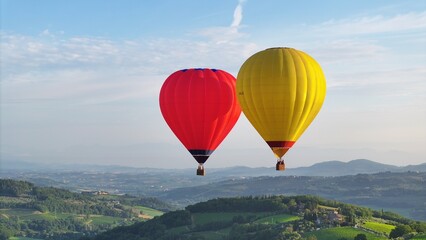 Fototapeta premium palloncino, mongolfiera, che vola, viaggiare, volo, colorato, cielo, avventura, libertà, azzurro, divertimento, paesaggio, Mongolfiere, Balloon