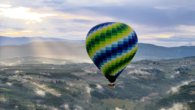 palloncino, mongolfiera, che vola, viaggiare, volo, colorato, cielo, avventura, libert&agrave;, azzurro, divertimento, paesaggio, Mongolfiere, Balloon, San Marino