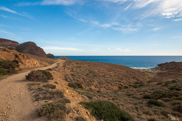 Im Naturpark del Cabo de Gata-Nijar mit Blick auf das Mittelmeer, Provinz Almería, Autonome Gemeinschaft Andalusien, Spanien