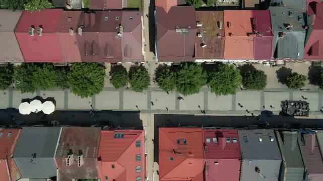 Miasto Kutno, Polska, powiat kutnowski, wojew&oacute;dztwo Ł&oacute;dzkie, ulica Kr&oacute;lewska, przelot nad dachami