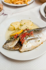 프랑스 파리 레스토랑의 생선요리