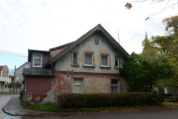 An old apartment building on Moskovskaya street in Zelenogradsk