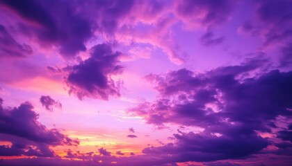 Fototapeta premium Majestic Purple Sky with Clouds at Sunset Over a Tranquil Horizon
