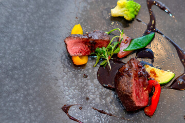 フランス料理　肉料理　鹿肉　美しい　芸術的