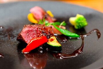 フランス料理　肉料理　鹿肉　美しい　芸術的