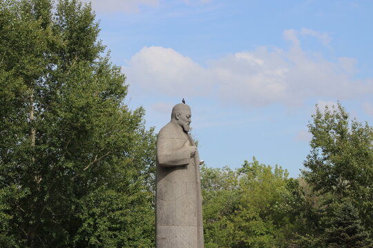 statue of Abai