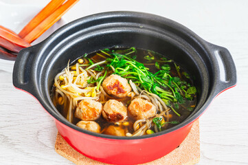 鶏つみれと大豆もやしの寄せ鍋風
