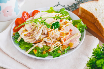 手作り鶏ハムと野菜のサラダ