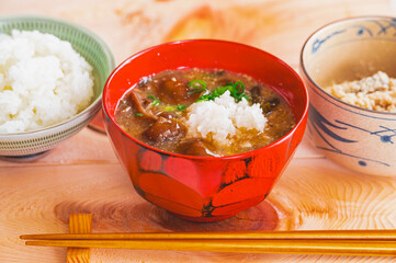 辛味大根入りナメコの味噌汁