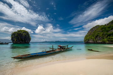 Obraz premium boat on the beach