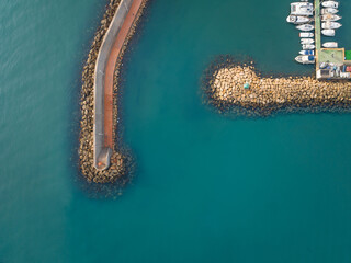 Faro de Roquetas de Mar en la costa de Almeria, Andalucia, España
