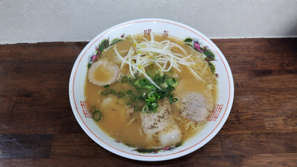 広島の中華そば陽気の醤油豚骨ラーメン