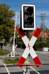Andreaskreuz und Schranke, Bahnübergang, Uffing, Oberbayern, Bayern, Deutschland, Europa