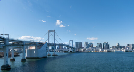 Obraz premium Tokyo Skyline under the blue sky on a sunny day