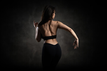 Fototapeta premium Female bare back in graceful dance