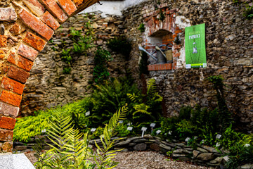 Arboretum Wojsławice Ogr&oacute;d Botaniczny Uniwersytetu Wrocławskiego &ndash; ogr&oacute;d botaniczny na terenie Niemczy w woj. dolnośląskim. W 1988 roku włączony w struktury Ogrodu Botanicznego .