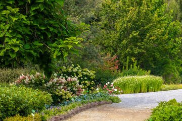 Arboretum Wojsławice Ogród Botaniczny Uniwersytetu Wrocławskiego – ogród botaniczny na terenie Niemczy w woj. dolnośląskim. W 1988 roku włączony w struktury Ogrodu Botanicznego .