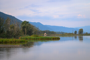 Naklejka premium Lake Ossiach on a cloudy morning in summer
