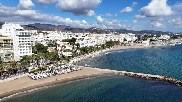 station baln&eacute;aire et touristique de Marbella en Andalousie, sud de l'Espagne