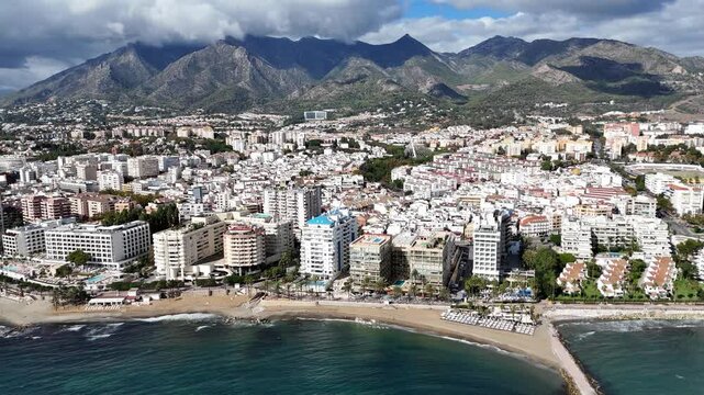 station baln&eacute;aire et touristique de Marbella en Andalousie, sud de l'Espagne