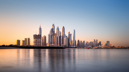 Obraz premium the skyscrapers of jumeirah beach during sunrise, dubai