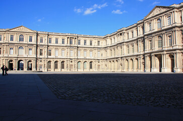Obraz premium Façades de la Cour carrée à Paris. France
