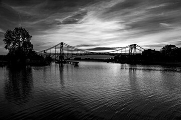 Die Kaiser-Wilhelm-Br&uuml;cke in Schwarz-Wei&szlig;