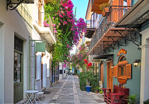 Fototapeta Narrow streets of Nafplion town with Bougainvillea flowers