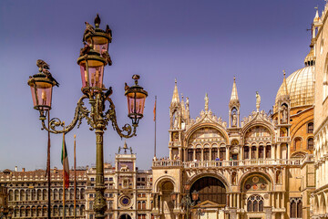 Naklejka premium Lampadaires Place St-Marc, Venise, Italie
