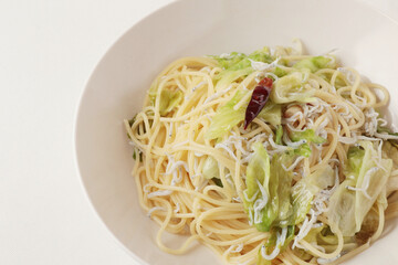シラスとレタスのパスタ
