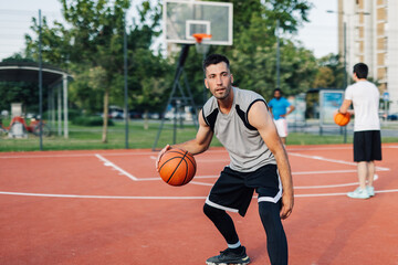 Naklejka premium Basketball player dribbling ball and preparing to shoot