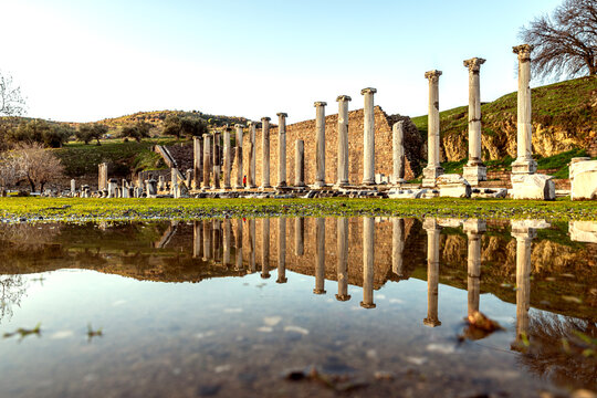 There is a treatment center established in the name of Asclepius, the god of health, outside the Pergamon acropolis.
