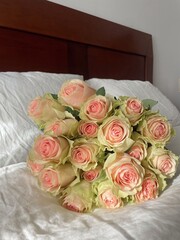 Large bouquet of light-colored roses