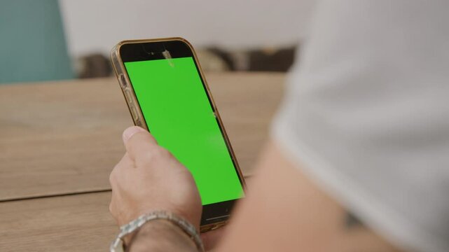 T&eacute;l&eacute;phone &eacute;cran vert incrustation