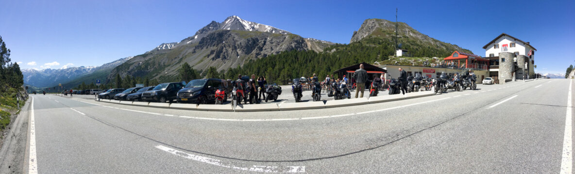 Mountain landscape of the Ofenpass.