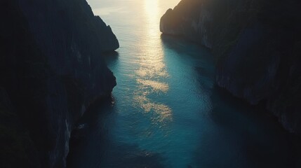 Obraz premium Serene Sunset Bay: Dramatic Coastal View