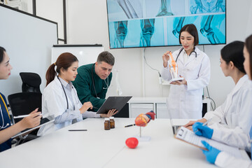 Fototapeta premium Male and female doctors are having a meeting in a hospital room.