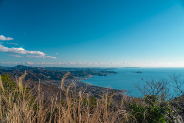 鋸山の美しい海と山の風景