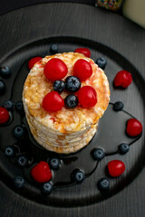 Healthy Rice Cakes with Berries and Honey: Delicious Dessert