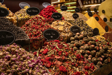 Various tea leaves in market in Türkiye