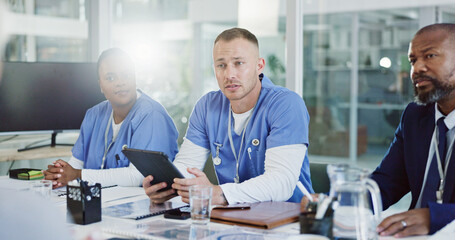 Obraz premium Healthcare, medical team and meeting in hospital with tablet, collaboration and patient report feedback. Mature MD, people or tech in clinic for surgery assessment, insurance claim and service advice