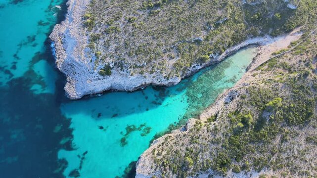 Experience the breathtaking beauty of Cala Varques in Porto Cristo, Majorca. Clear turquoise waters and unspoiled nature create the perfect setting for relaxation and adventure.