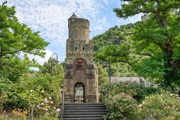 Fototapeta premium Kriegerdenkmal am Rosengarten, Braubach, Rheinland-Pfalz, Deutschland