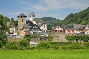 Fluß Lahn, Stadtansicht Dusenau, Rheinland-Pfalz, Deutschland