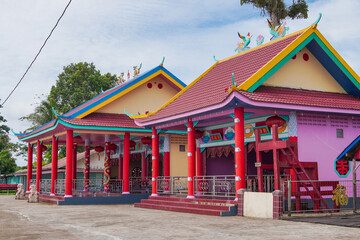 Sukalanting, Kubu Raya Indonesia – Desember 14, 2024: Kelenteng Soekalanting, a traditional Chinese place of worship located on the banks of the Kapuas River